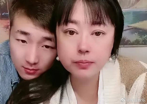 ▲大陸女星李菁菁驚爆離婚！　小21歲老公直播「哭訴人財兩空」證實簽字。（圖／翻攝自微博／搜狐娛樂）