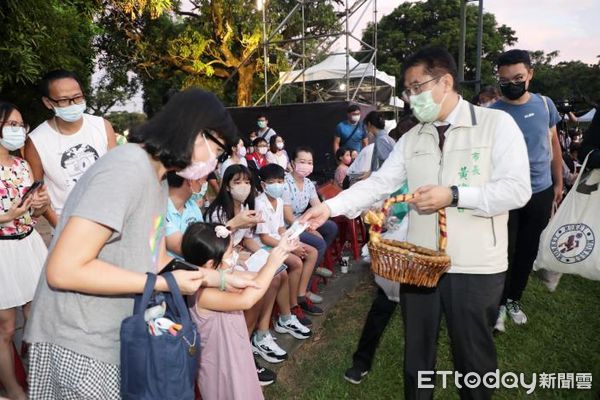 ▲「2022藝術進區」27日晚上正式開幕，台南市長黃偉哲親臨擔任開幕嘉賓，與1000多位大小朋友一起聆聽多首家戶喻曉的經典曲目。（圖／記者林悅翻攝，下同）