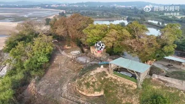 ▲▼又有無人機拍攝台灣軍事據點，地點疑似小金門(烈嶼)。（圖／翻攝自微博／台灣傻事）