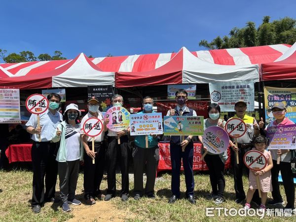 ▲▼ 嘉檢參與嘉義縣民雄鄉「模範父親代表、好人好事代表表揚暨鄉政成果展」活動，呼籲全民一齊反賄選  。（圖／嘉義地檢署提供）