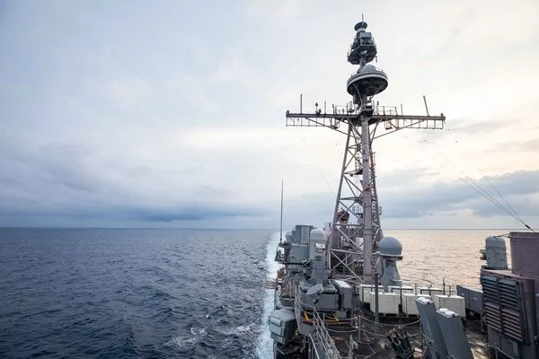 ▲▼ 美軍第七艦隊證實，巡洋艦「昌塞勒斯維號」（USS Chancellorsville）及「安堤坦號」（USS Antietam）28日通過台海。（圖／翻攝自第七艦隊官網）