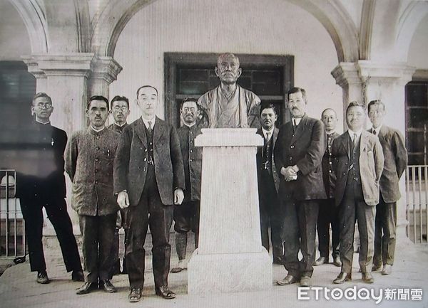 ▲1929年山本悌二郎銅像於高雄橋仔頭糖廠揭幕。（圖／陳明發老師提供）