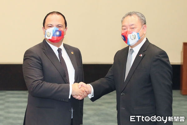 ▲▼瓜地馬拉外交部長步卡羅(Mario Búcaro)訪問團抵達台灣。（圖／外交部提供）