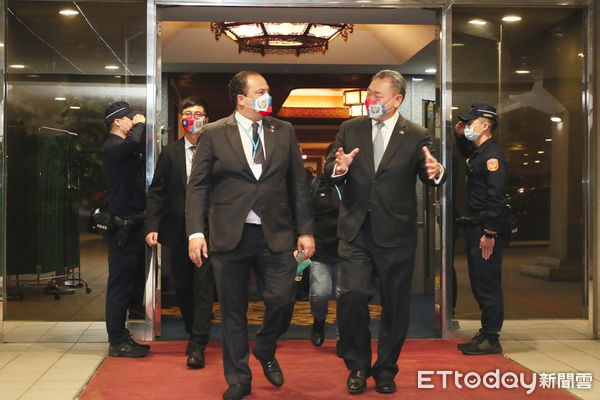 ▲▼瓜地馬拉外交部長步卡羅(Mario Búcaro)訪問團抵達台灣。（圖／外交部提供）