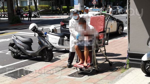 ▲▼台北市南港一名男子拿刀砍傷一名女子。（圖／記者黃彥傑攝）