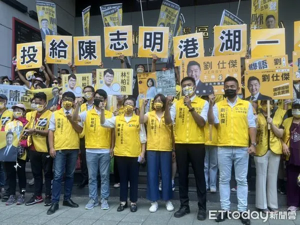 ▲陳椒華陪同時代力量台北市議員參選人陳志明。（圖／記者蘇晏男攝）