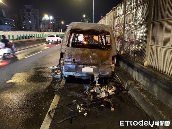 ▲▼台北市民大道高架上「火燒車」。（圖／民眾提供）