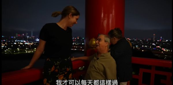 ▲▼莎白的總統級孝親行程，讓爸媽體驗台灣的國宴菜色。（圖／翻攝自YouTube／莎白Elizabeth）