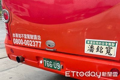 乘客膽結石發作!暖司機「淋雨陪等救護車」 公司發5千獎金