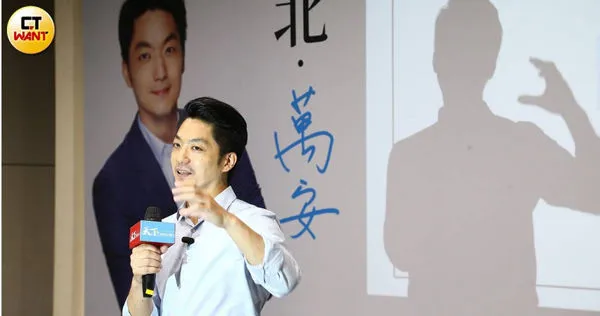 國民黨台北市長參選人蔣萬安近日持續追打綠營疫苗採購黑箱，以及「3+11」決策過程失當，獲得不錯成效。（圖／黃鵬杰攝）