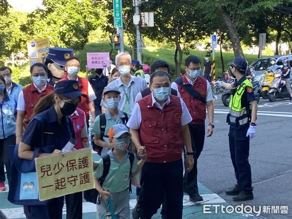 ▲▼新北市長侯友宜關心開學防疫。（圖／記者崔志雲攝）