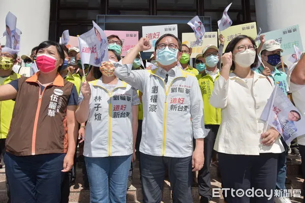 ▲劉櫂豪，完成台東縣長選舉登記。（圖／記者楊漢聲翻攝）