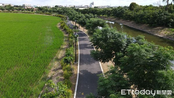 ▲「2022建築園冶獎」頒獎典禮在台南福爾摩沙遊艇酒店隆重登場，市長黃偉哲期勉市府團隊持續精進與努力，為台南市爭取優秀的成績。（圖／記者林悅翻攝，下同）