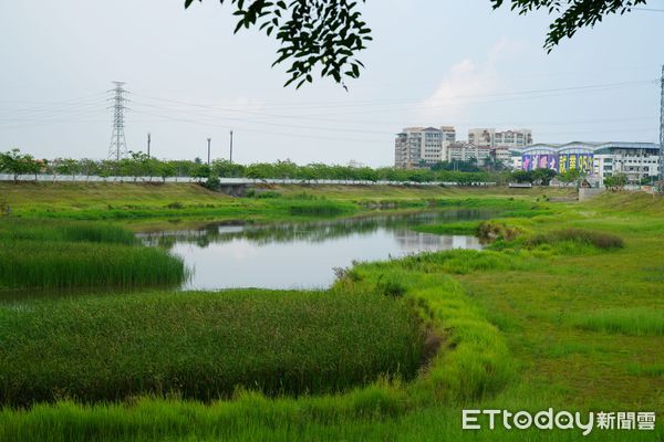 ▲「2022建築園冶獎」頒獎典禮在台南福爾摩沙遊艇酒店隆重登場，市長黃偉哲期勉市府團隊持續精進與努力，為台南市爭取優秀的成績。（圖／記者林悅翻攝，下同）