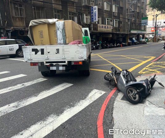 ▲▼車禍。（圖／記者陳雕文翻攝）