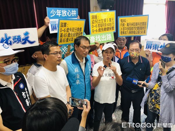 ▲蘇清泉由立委高金素梅、台北市前議員羅智強等人陪同登記參選縣長             。（圖／蘇清泉服務處提供，下同）