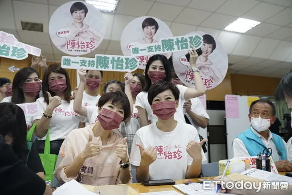 ▲台南市北區、中西區市議員陳怡珍，與市長黃偉哲聯合登記參選，立委陳亭妃等人受邀現身力挺。（圖／記者林悅翻攝，下同）