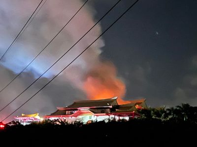 快訊／桃園龜山「宮廟失火」濃煙竄天　烈焰照亮黑夜　