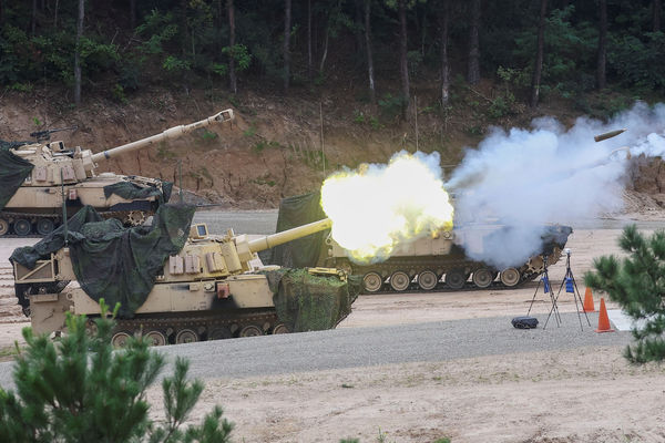 ▲▼韓美聯合師團31日舉行成立以來首次、且規模最大的實彈射擊軍演。（圖／路透）