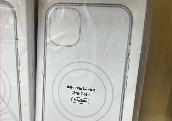 ▲蘋果iPhone 14 Plus配件包裝曝光。（圖／取自推特Tommy Boi）