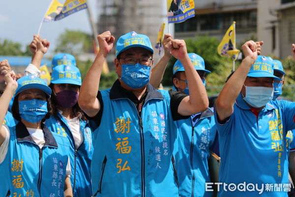 ▲▼謝福弘9月1日上午在傅學鵬、劉政鴻2位前苗栗縣長及3位現任立委陪同下，完成參選苗栗縣長登記。（圖／記者蔡文淵翻攝）