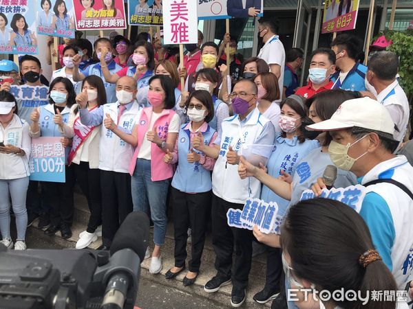 ▲▼國民黨高雄市長候選人柯志恩今日在國民黨議員、支持者們大陣仗的陪同下，正式登記參選。（圖／記者賴文萱攝）