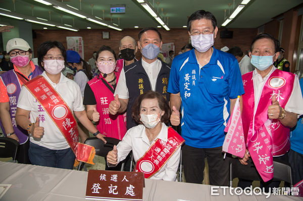 ▲▼在3千多名支持者陪同，林姿妙登記參選。（圖／記者游芳男翻攝，下同）