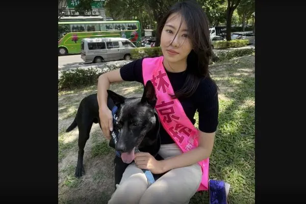 ▲最仙氣候選人林京玲登記了！助選團一個比一個還正。（圖／記者游瓊華翻攝）