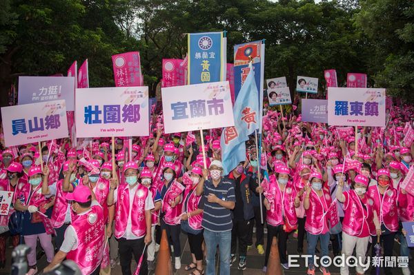 ▲▼在3千多名支持者陪同，林姿妙登記參選。（圖／記者游芳男翻攝，下同）