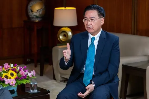 ▲▼外交部長吳釗燮接受「德國之聲」專訪。（圖／外交部提供）