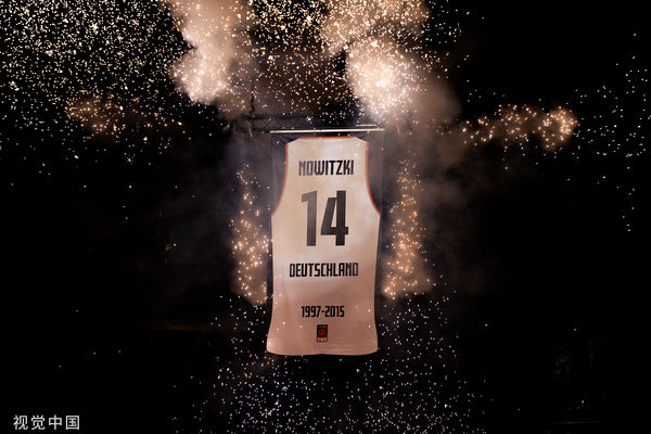 ▲▼ 諾威斯基(Dirk Nowitzki)掛起他14號國家隊戰袍。（圖／CFP）