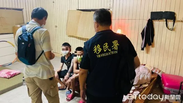 ▲▼ 移民署嘉義市專勤隊不畏風雨突襲 失聯移工母子檔就逮 。（圖／嘉義市專勤隊提供）