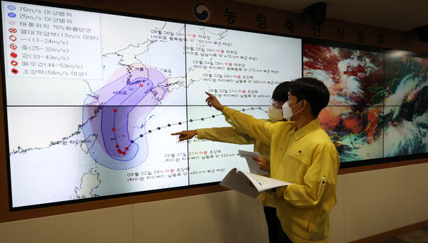 ▲▼南韓氣象廳預估颱風軒嵐諾將從慶尚南道一帶登陸。（圖／達志影像／newscom）