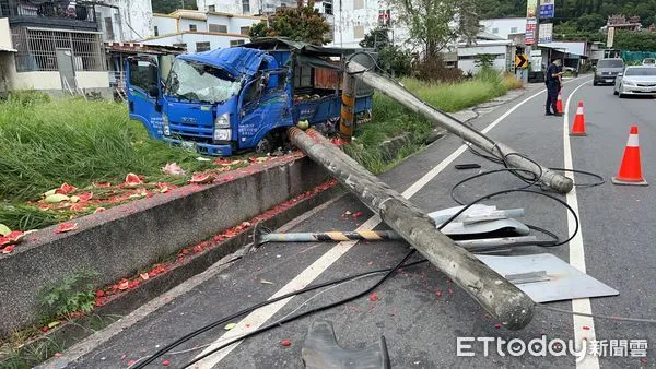 ▲貨車駕駛一度受困。（圖／記者楊漢聲翻攝）