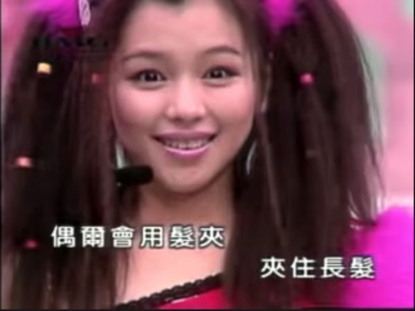 ▲▼徐若瑄1997年唱《鬥志》的畫面。（圖／翻攝YouTube）