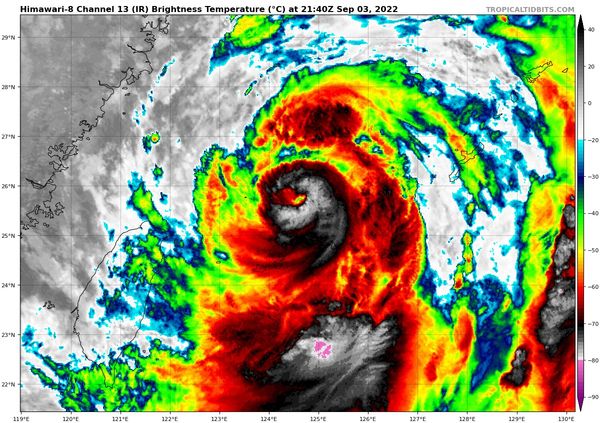 （圖／tropicaltidbits）