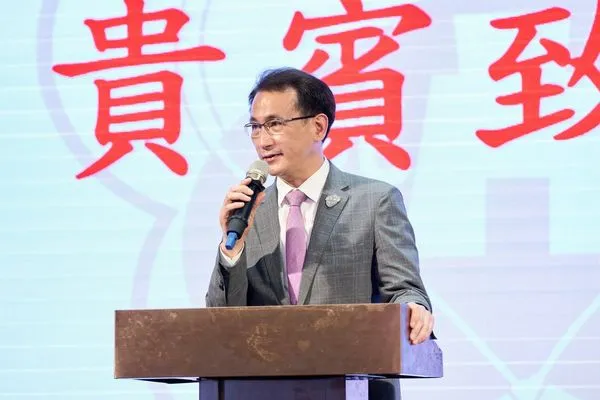 ▲鄭運鵬今天上午與桃園市長鄭文燦一起出席桃園市商業總會理事長交接暨理監事就職典禮。（圖／鄭運鵬競選團隊提供）