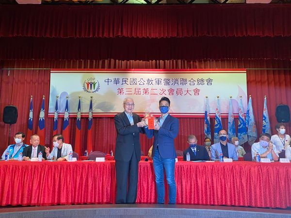 ▲▼中間左起為國民黨前主席吳敦義、國民黨台北市長參選人。（圖／翻攝吳敦義臉書）