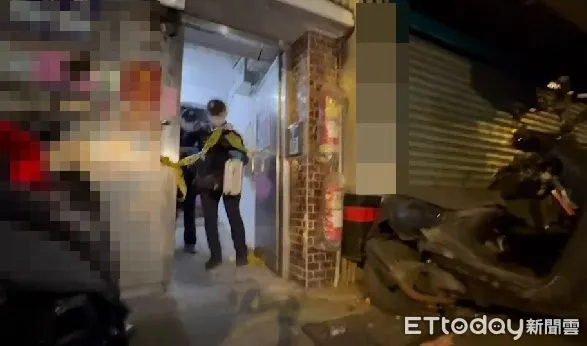 ▲▼永和男遭分屍,永和分屍案鑑識人員離開。（圖／記者陳以昇攝）