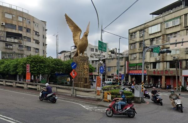 ▲▼ 永和以中正橋銜接台北，橋前的鴿子是地標之一。（圖／翻攝Google Maps）