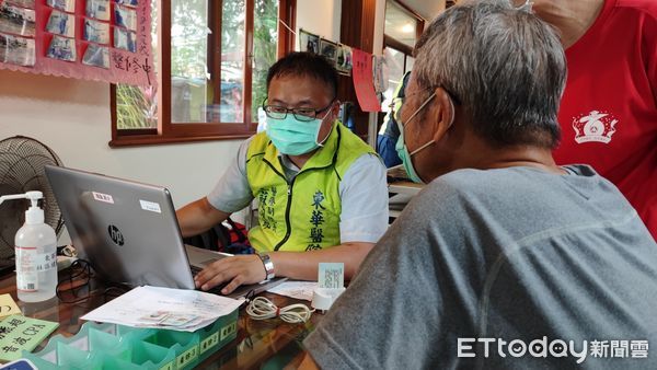 ▲東華醫院前進鹿谷無醫村，熱血醫護把教堂變醫院。（圖／東華醫院提供）