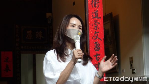 ▲用蠟筆畫出美妙絢麗世界， 「一瞬之光−蘇慧棉蠟筆創作個展」今日起至10月2日於螺陽文教基金會展出。。（圖／記者蔡佩旻翻攝）