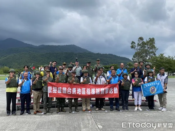 ▲台東縣副縣長王志輝率團敬軍慰問。（圖／記者楊漢聲翻攝）