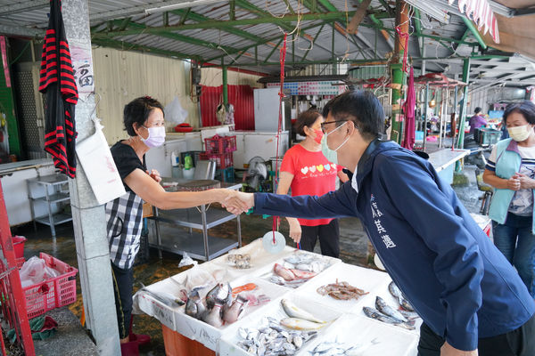 ▲▼陳其邁訪大林蒲！沿海6里長肯定解決遷村問題，全力挺他連任。（圖／記者賴文萱翻攝）