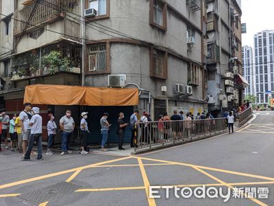 「金月娘」每顆90元買氣不減！永和王師傅餅舖中秋前夕再現排隊人潮