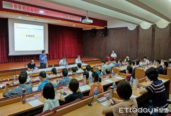 ▲「雲林地區政風業務聯繫協調中心會議」由雲林地檢署主任檢察官吳文城講授「選舉查察賄選策進作為」，針對蒐報賄選情資原則技巧及檢察官偵辦賄選案例經驗分享進行專題報告。（圖／記者蔡佩旻翻攝）