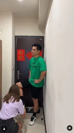 ▲祖雄被女友「跪地服務」：太爽了！ 。（圖／翻攝自祖雄IG）