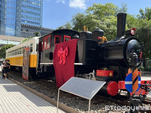 ▲▼台鐵整修LDK58蒸汽機車頭及LDR2201柴油客車，打造台版「三又二分之一月台」，將成北車新地標。（圖／記者李姿慧攝）