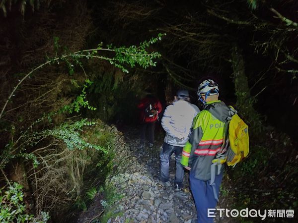 ▲▼9月7日阿里山鄉排雲山莊往塔塔加方向疑似有2名登山客失聯，幸好尋獲後無大礙自行下山。（圖／記者翁伊森翻攝）