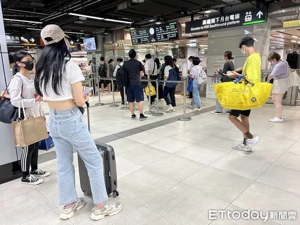 ▲▼台北車站,高鐵,台鐵,台北轉運站,返鄉人潮。（圖／記者姜國輝攝）